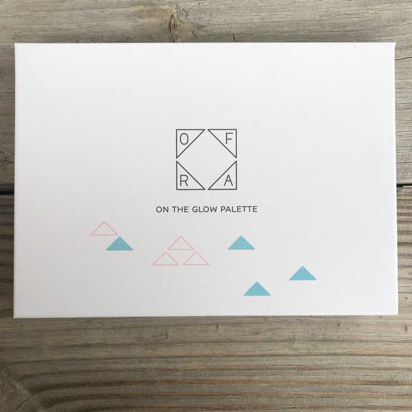 OFRA COSMETICS On The Glow Highlighter & Face Pro Palette - Picture 3 of 7